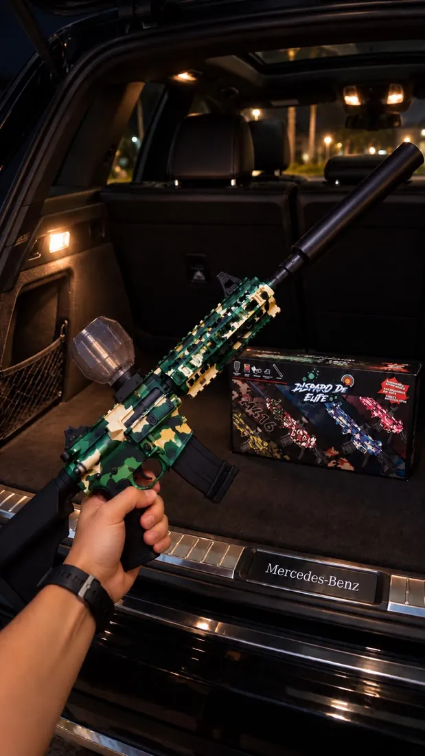 Pistola de hidrogel M416 con su caja, en el baúl de un vehículo